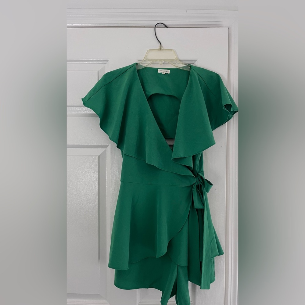 Main Strip Women’s Size M Mango Emerald Wrap Romper Tie Waist Ruffle Collar